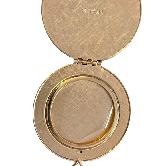 Large Avon Cross stitch needlepoint flowers locket - Picture 3 of 3